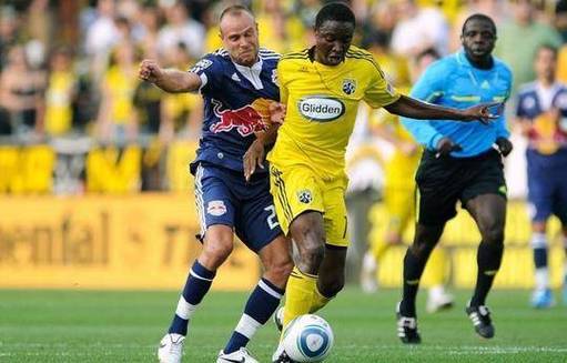 成都蓉城训练开放日，赛后状态回暖引观众欢呼，荷甲在即，阵容厚度经受考验的简单介绍-开云app